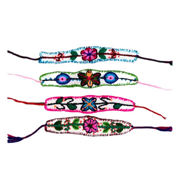 Bracelet de feutre brodé à la main / Pulsera de fieltro bordado / Hand embroidered felt bracelet
